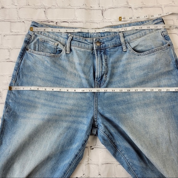 ANA A New Approach Woman’s Mid Rise Boyfriend Jeans light blue distressed 14 - Picture 9 of 13